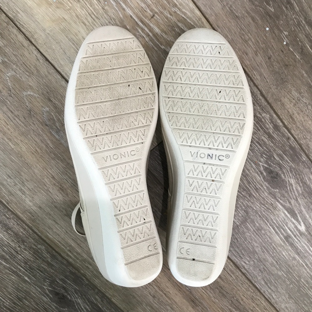 Vionic Ellery Wedges - Picture 8 of 11